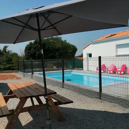 Au Logis Des Muriers Vaire